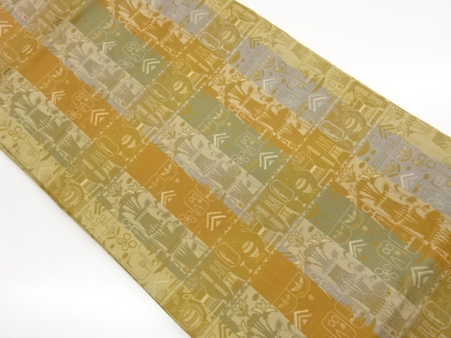 縞に抽象花葉・動物・道具模様織出し名古屋帯